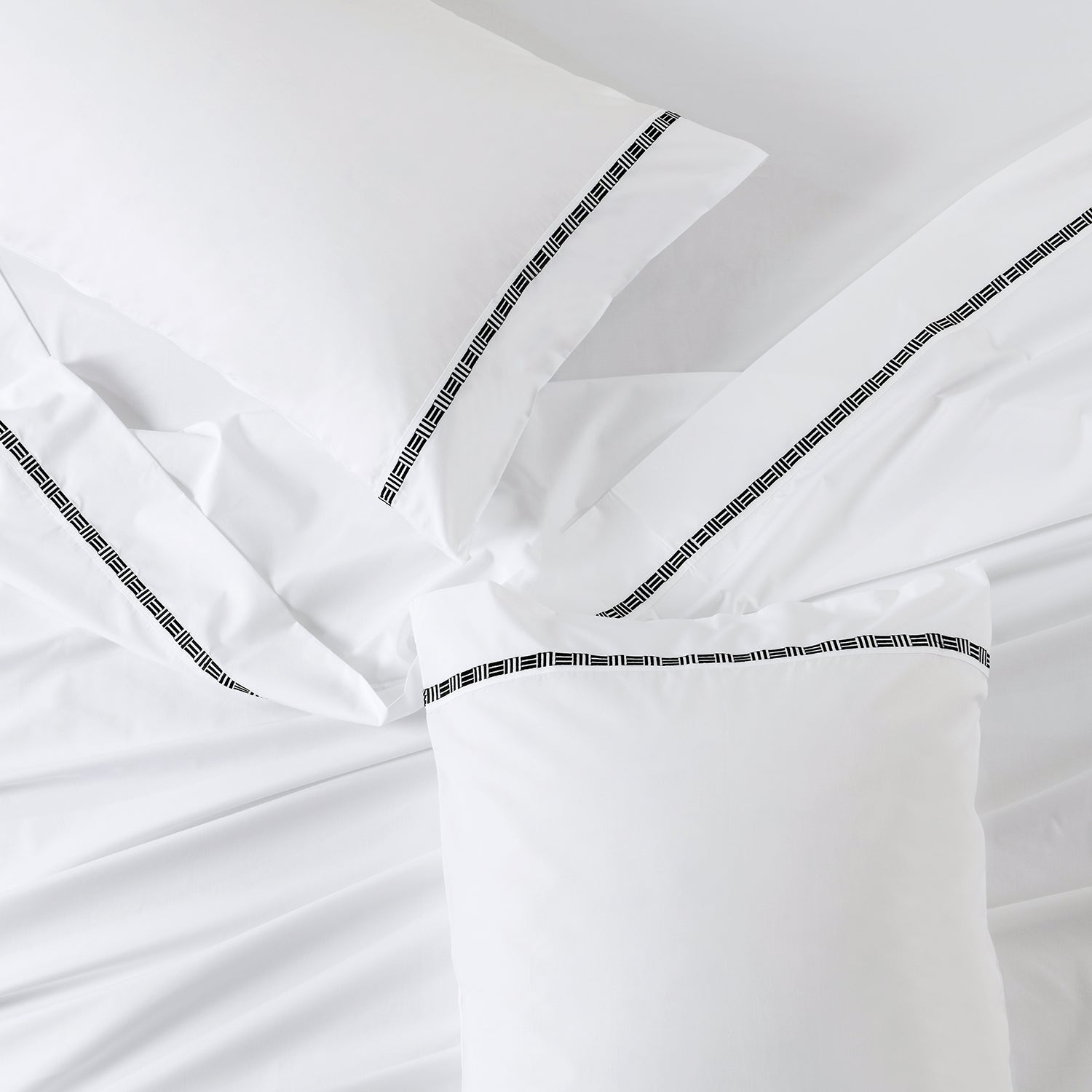 Hotel Grand Tencel Lyocell Cotton Blend Duvet Cover Set - White/Black - Full/Queen